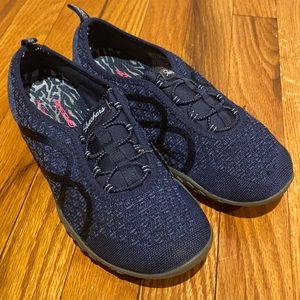 Navy Women’s Sketcher Memory Foam slip on shoes, Size 8